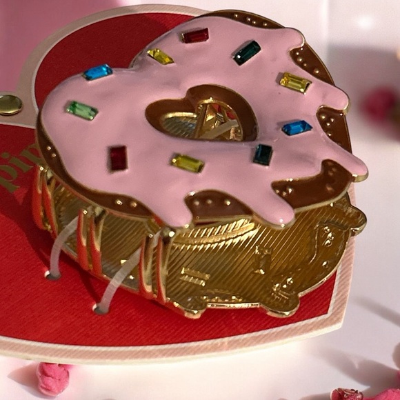 Piper K Valentine's Day Rhinestone Sprinkle Heart Donut Shape Donut Hair Claw - Picture 4 of 8